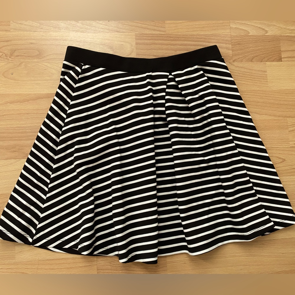 Black and white stripes mini skirt. Size S.